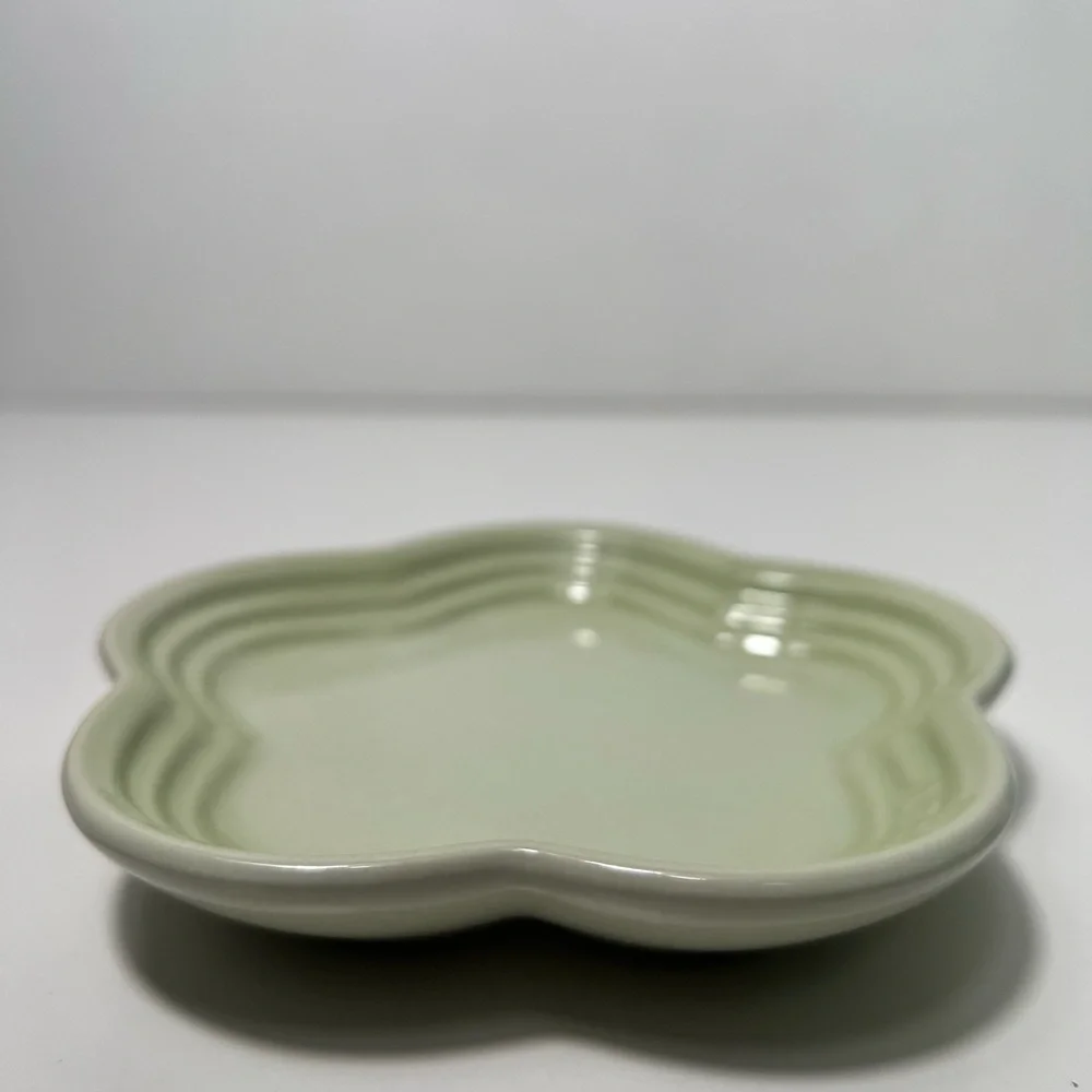 Le Creuset Stoneware Flower Petal Scalloped Trinket Dish Plate Tray